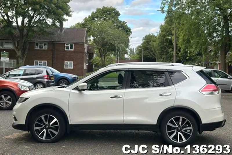 Nissan X-Trail in White for Sale Image 7