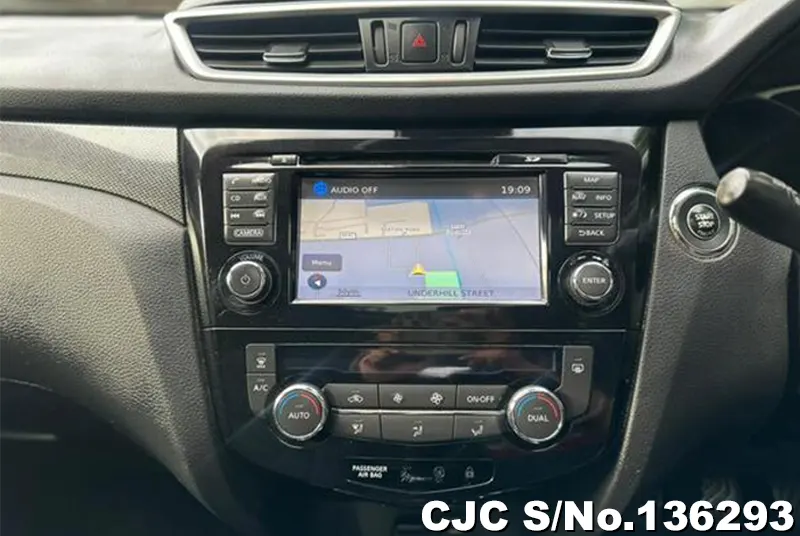 Nissan X-Trail in White for Sale Image 14