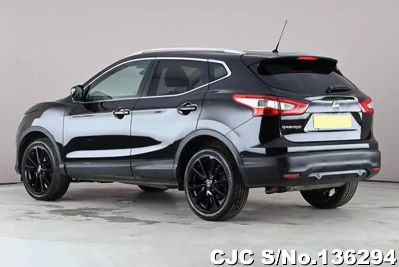 Nissan Qashqai in Black for Sale Image 1