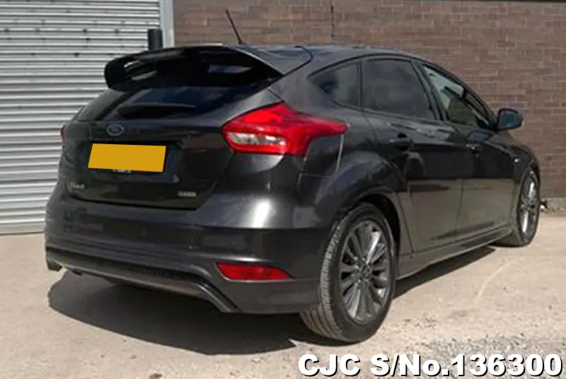 Ford Focus in Gray for Sale Image 2