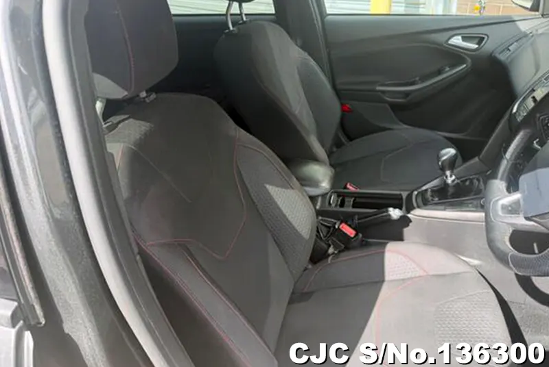 Ford Focus in Gray for Sale Image 8
