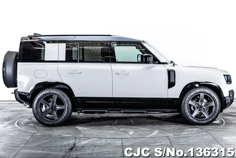 Land Rover Defender in Gray for Sale Image 6