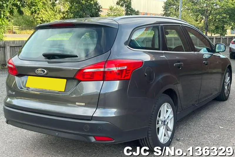 Ford Focus in Gray for Sale Image 2