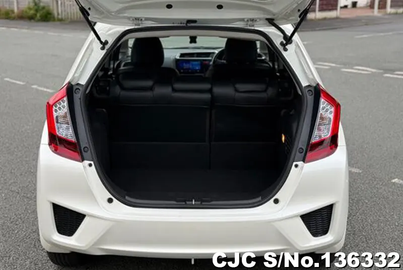 Honda JAZZ in White for Sale Image 5