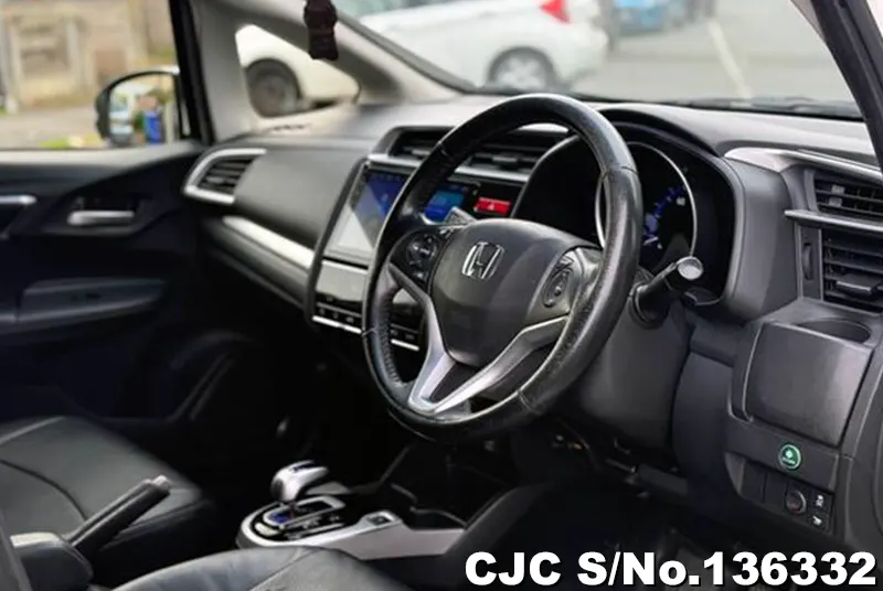 Honda JAZZ in White for Sale Image 7