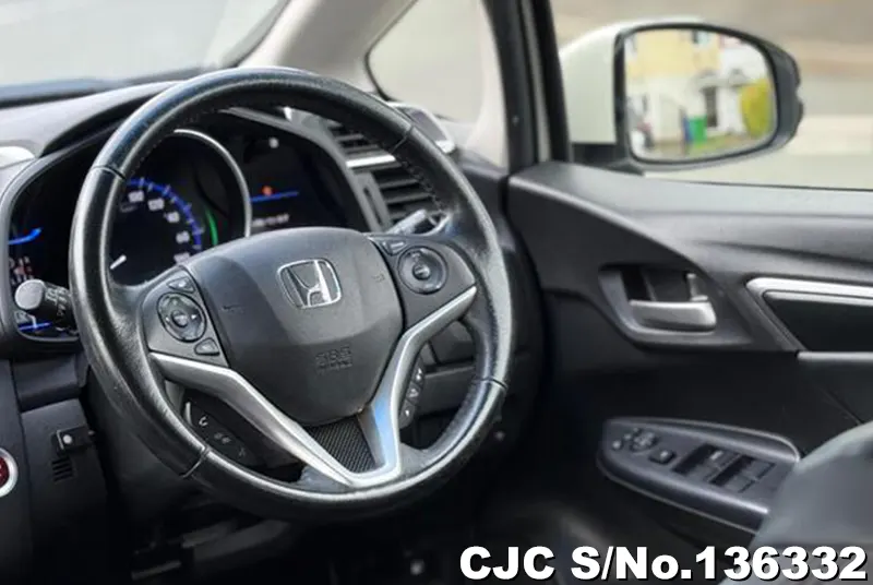 Honda JAZZ in White for Sale Image 12