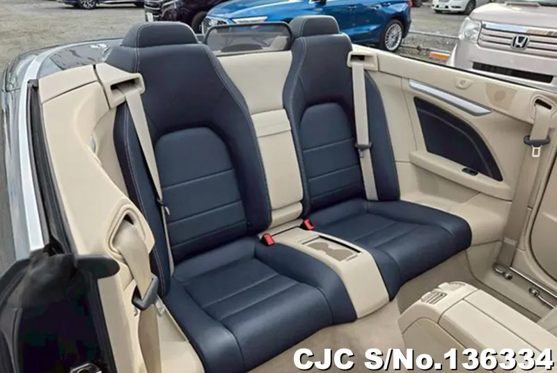 Mercedes Benz E Class in Gray for Sale Image 10