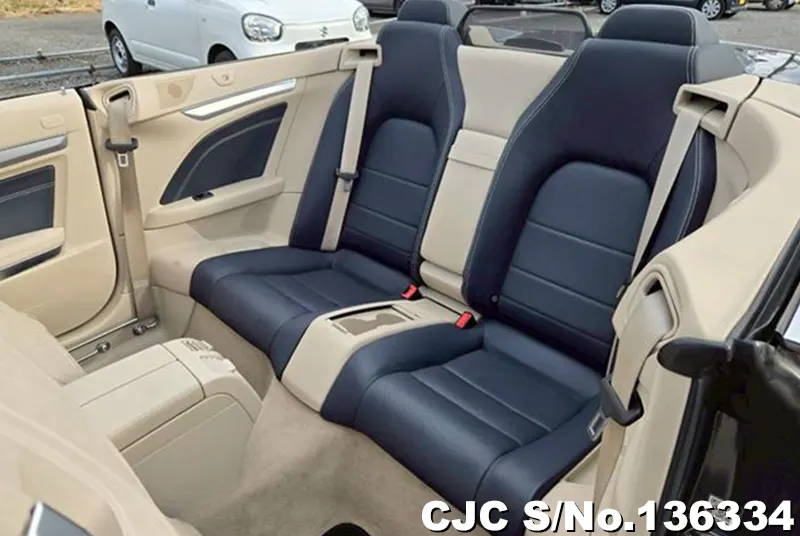Mercedes Benz E Class in Gray for Sale Image 11