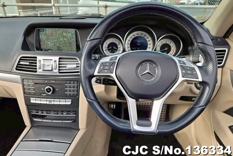 Mercedes Benz E Class in Gray for Sale Image 12