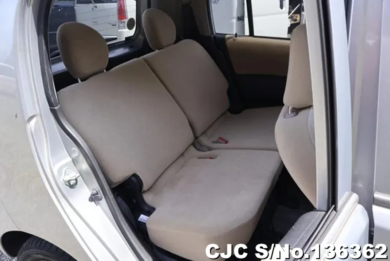 Honda Life in Silver for Sale Image 13