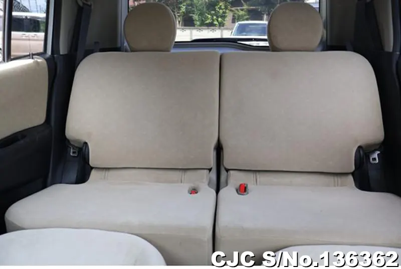 Honda Life in Silver for Sale Image 14