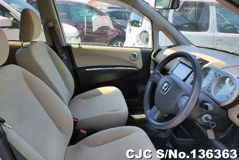 Honda Life in White for Sale Image 4