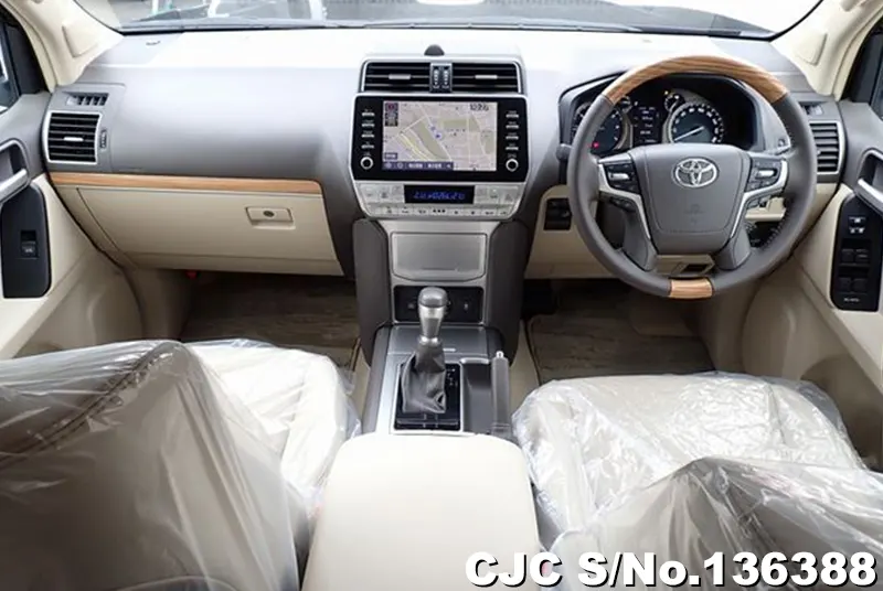 Toyota Land Cruiser Prado in Black for Sale Image 9