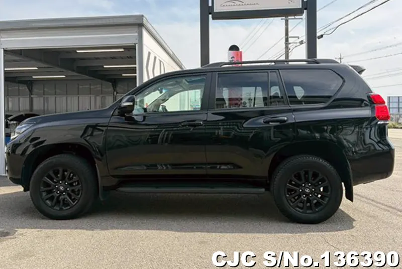 Toyota Land Cruiser Prado in Black for Sale Image 4