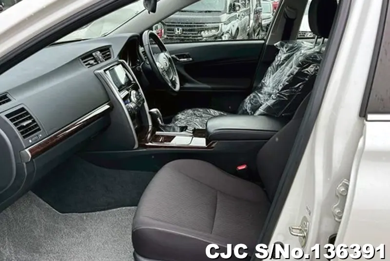 Toyota Mark X in White for Sale Image 8