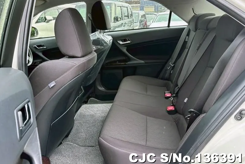Toyota Mark X in White for Sale Image 9