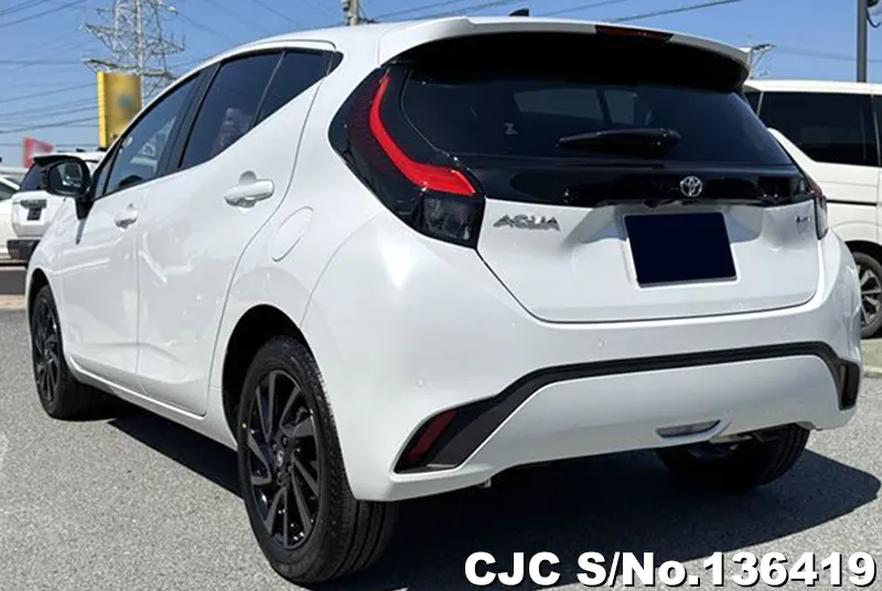 Toyota Aqua in White for Sale Image 1