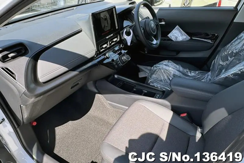 Toyota Aqua in White for Sale Image 6