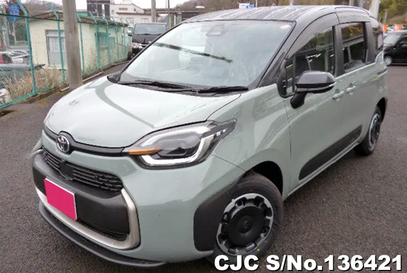 Toyota Sienta in Silver for Sale Image 3