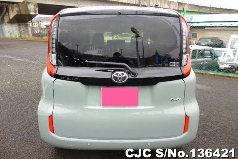 Toyota Sienta in Silver for Sale Image 5