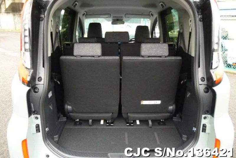 Toyota Sienta in Silver for Sale Image 6