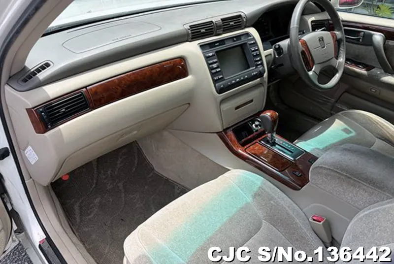 Toyota Crown in Silver for Sale Image 9