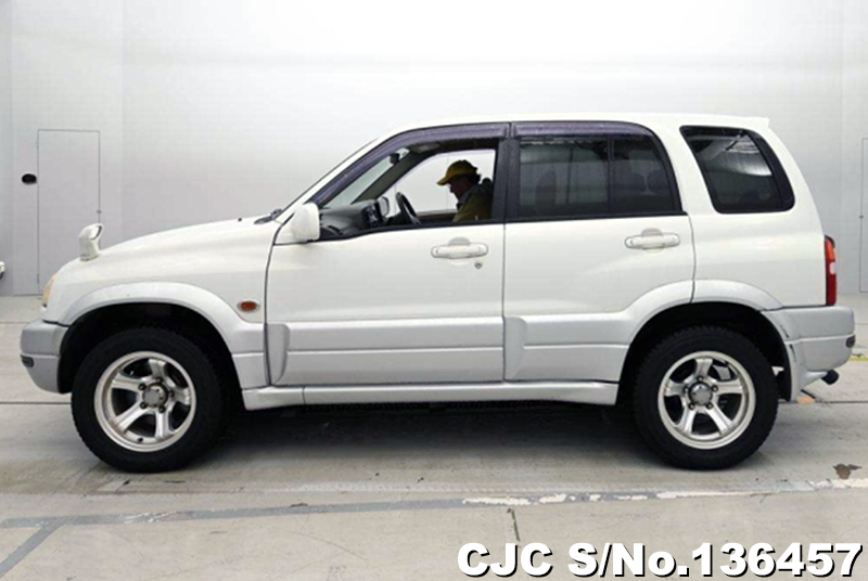 Suzuki Escudo in White for Sale Image 7