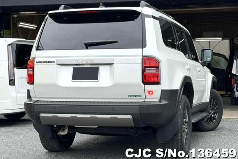 Toyota Land Cruiser 250 in Pearl for Sale Image 2