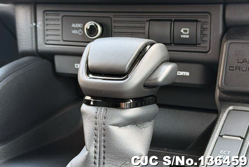 Toyota Land Cruiser 250 in Pearl for Sale Image 19