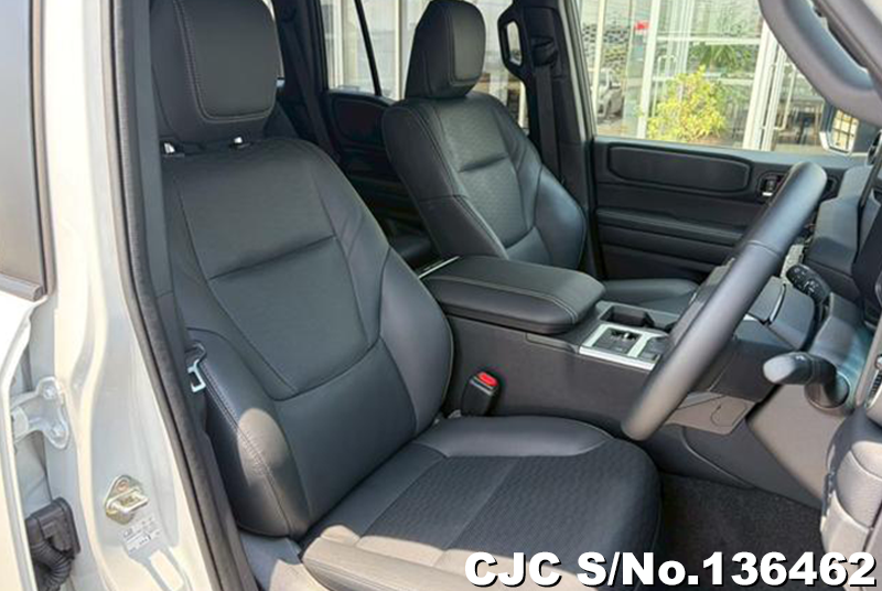 Toyota Land Cruiser 250 in Pearl for Sale Image 10