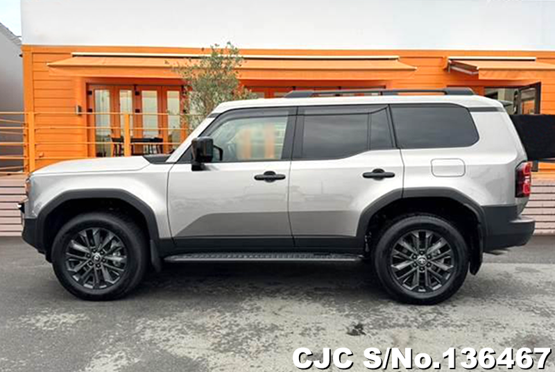 Toyota Land Cruiser 250 in Gray for Sale Image 7
