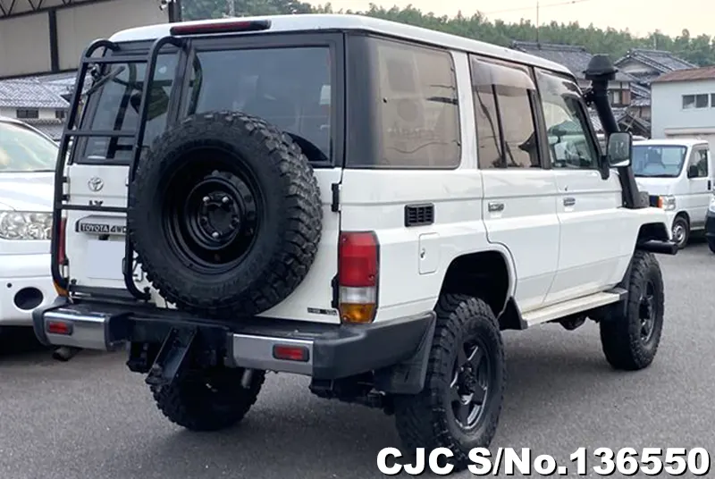 Toyota Land Cruiser in White for Sale Image 2