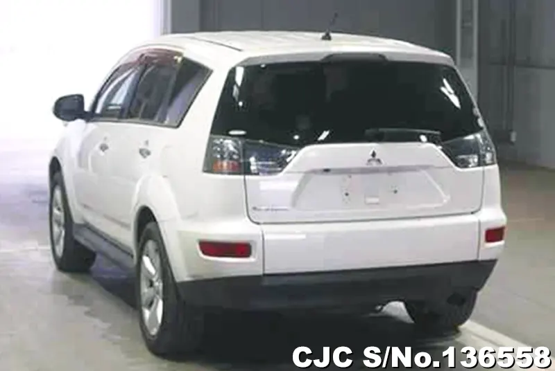 Mitsubishi Outlander in White for Sale Image 1