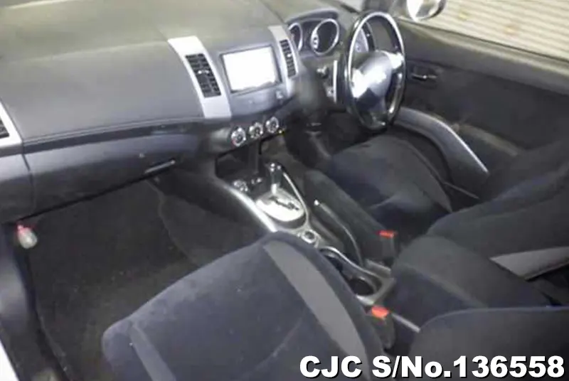 Mitsubishi Outlander in White for Sale Image 5