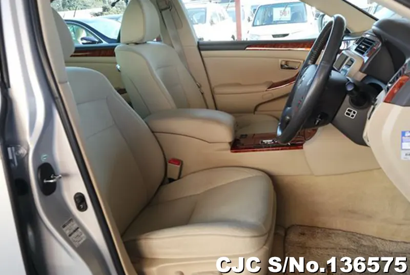 Toyota Crown in Silver for Sale Image 5