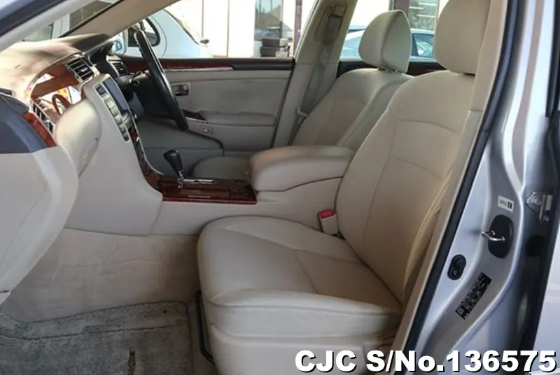 Toyota Crown in Silver for Sale Image 6