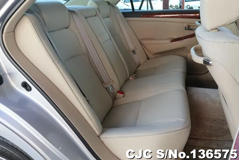 Toyota Crown in Silver for Sale Image 7