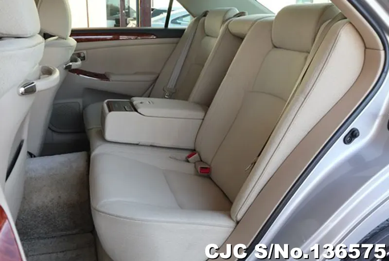 Toyota Crown in Silver for Sale Image 8