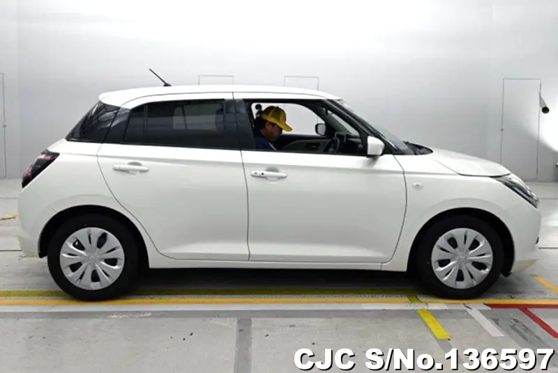 Suzuki Swift in White Pearl for Sale Image 6