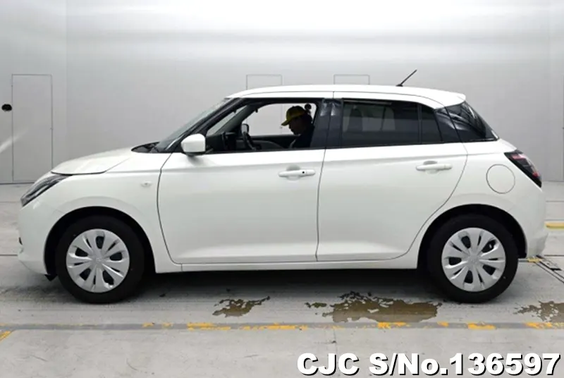 Suzuki Swift in White Pearl for Sale Image 7