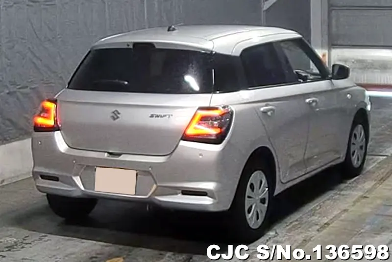 Suzuki Swift in Silver for Sale Image 2