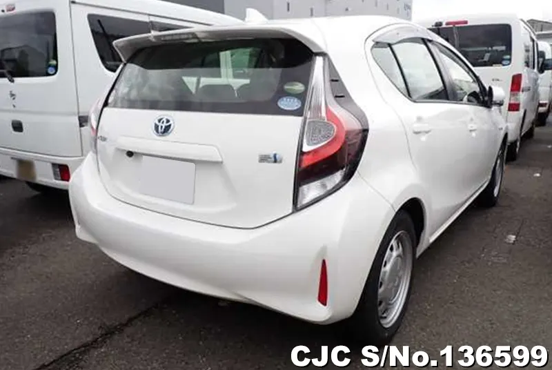 Toyota Aqua in White for Sale Image 1