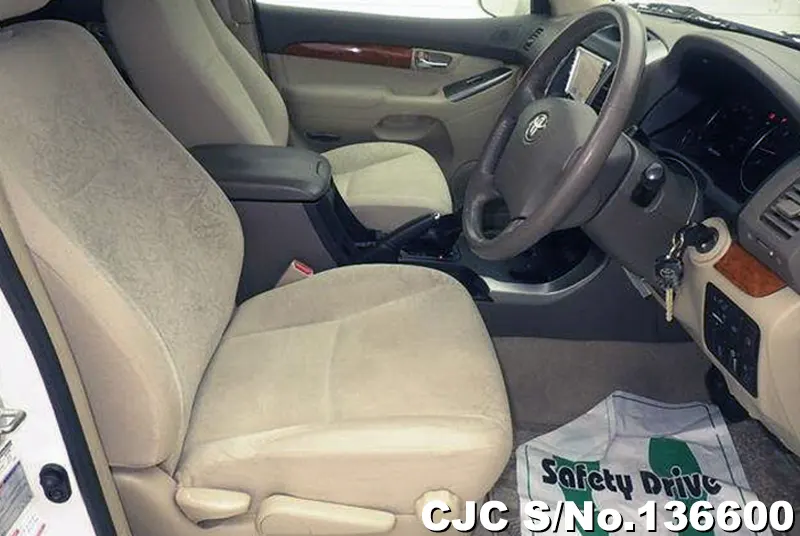 Toyota Land Cruiser Prado in White for Sale Image 3