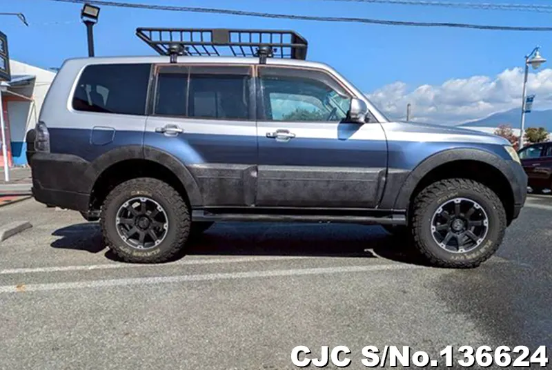 Mitsubishi Pajero in Silver for Sale Image 6