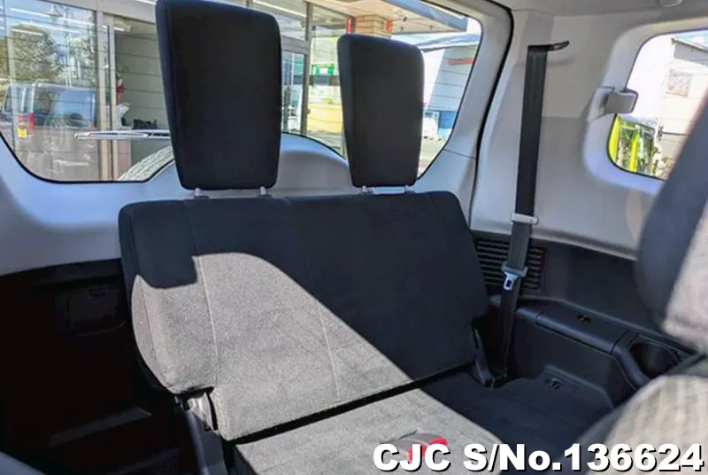 Mitsubishi Pajero in Silver for Sale Image 13
