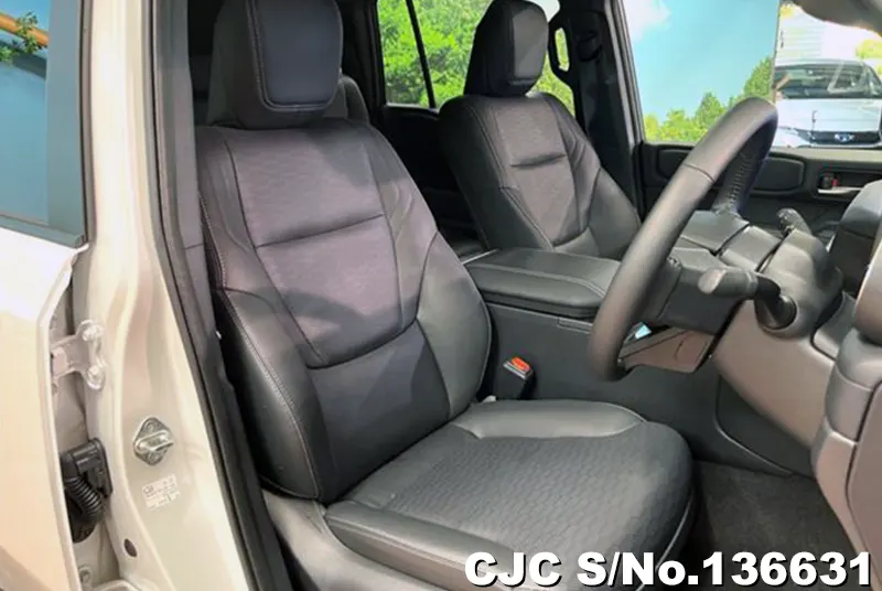 Toyota Land Cruiser 250 in Pearl for Sale Image 2