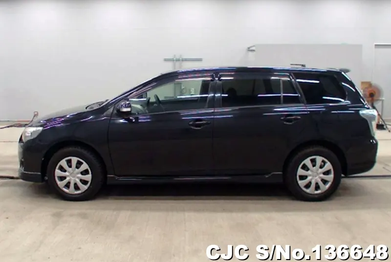 Toyota Corolla Fielder in Black for Sale Image 2