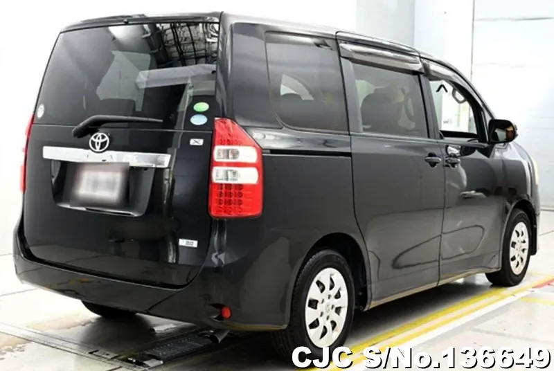 Toyota Noah in Black for Sale Image 2