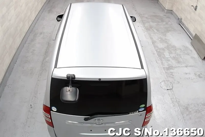 Toyota Noah in Silver for Sale Image 2