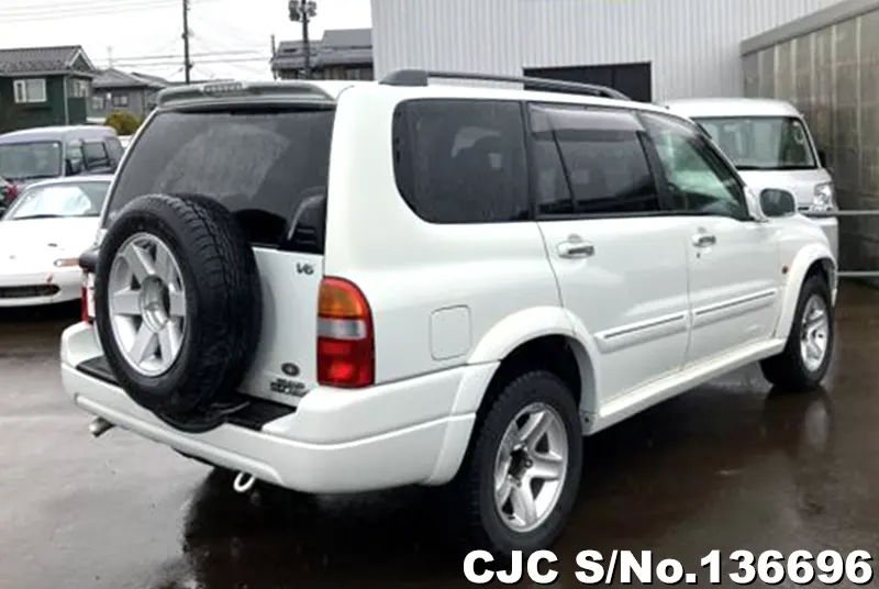 Suzuki Escudo in White for Sale Image 2